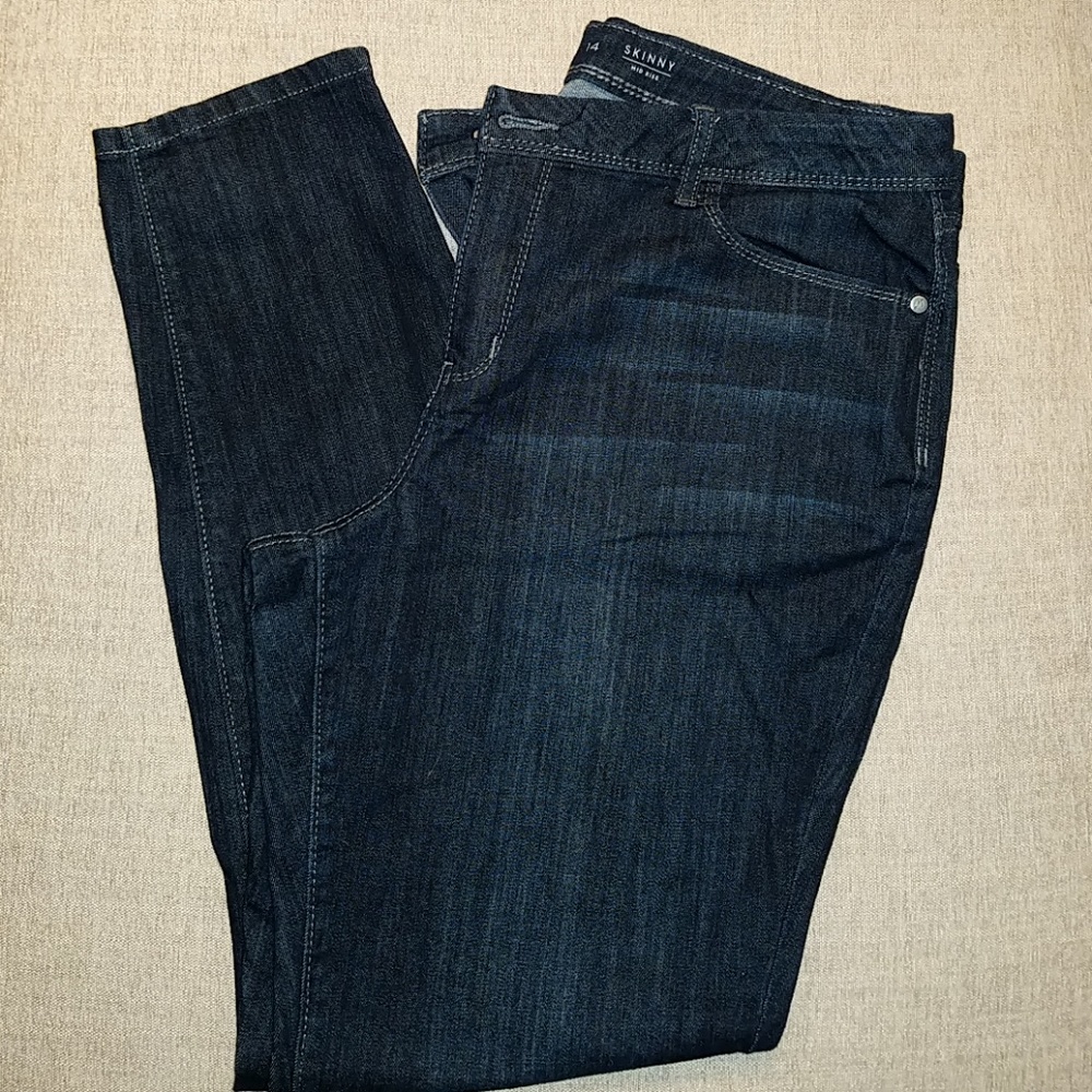 Vera Wang sz 14 Skinny Mid Rise Darkwash Jeans